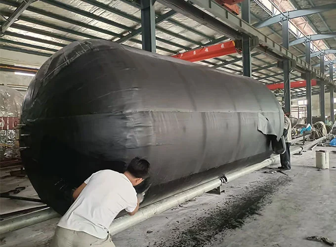 Pára-choque de borracha para submarino